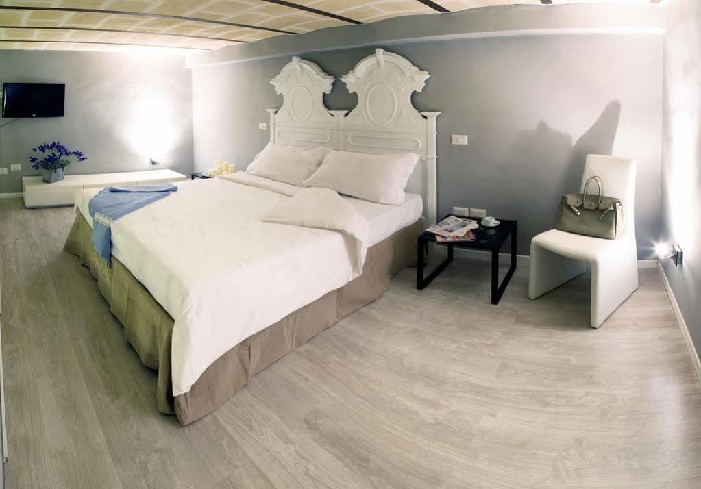 Palazzo Belsanti Bed & Breakfast Лече Екстериор снимка