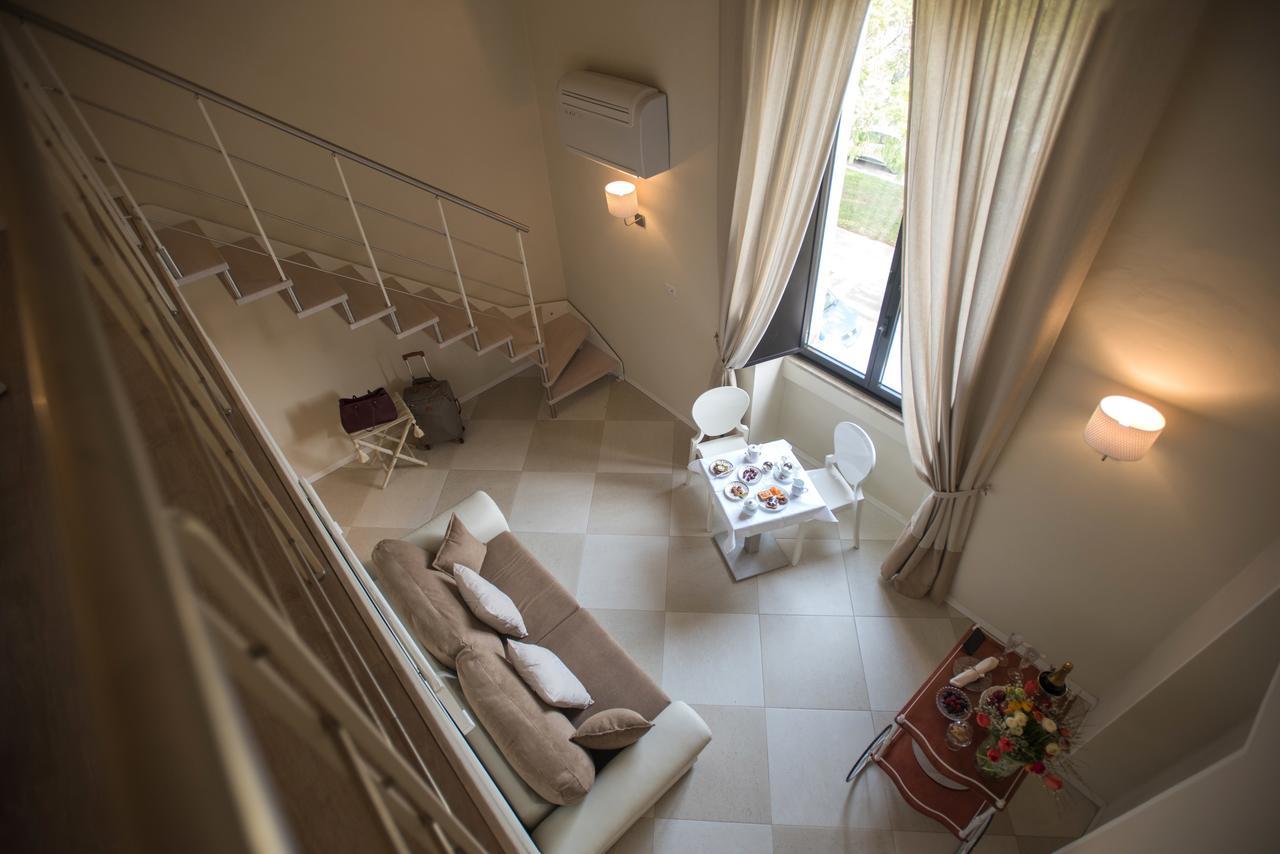 Palazzo Belsanti Bed & Breakfast Лече Екстериор снимка