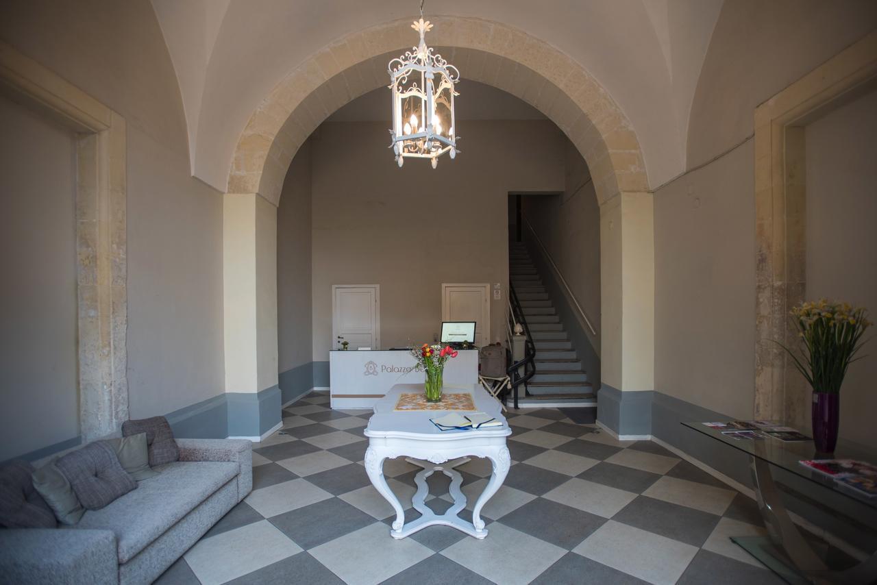 Palazzo Belsanti Bed & Breakfast Лече Екстериор снимка