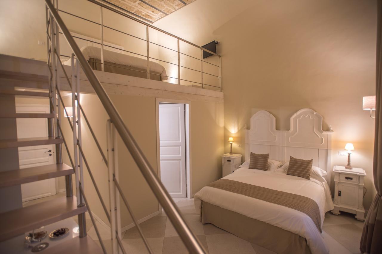 Palazzo Belsanti Bed & Breakfast Лече Екстериор снимка